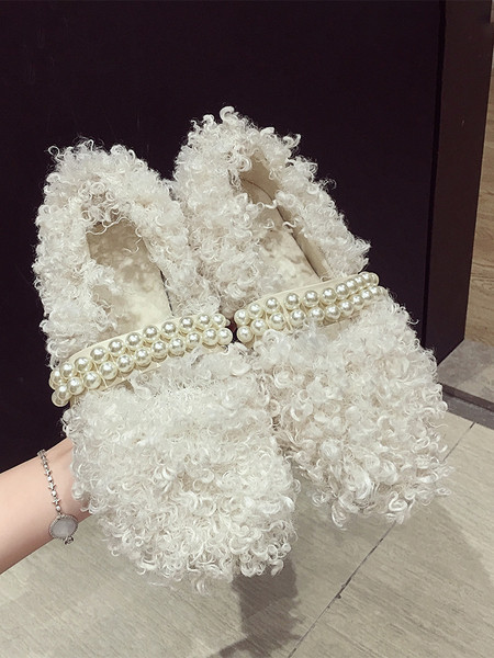 Új pehelycipő modell gyöngyökkel és lapos talppal