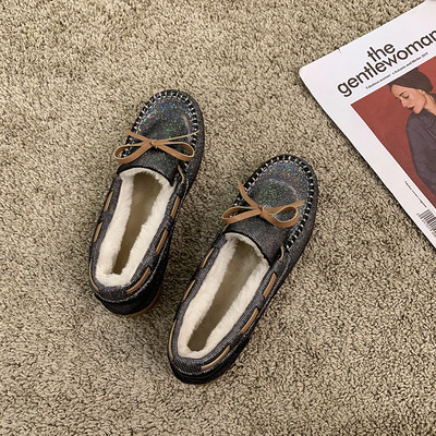 Női topikus cipő lapos talppal és szalaggal