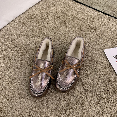 Női topikus cipő lapos talppal és szalaggal