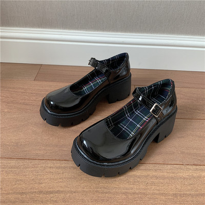 Alkalmi női cipő pánttal - fekete színű