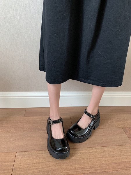 Alkalmi női cipő pánttal - fekete színű