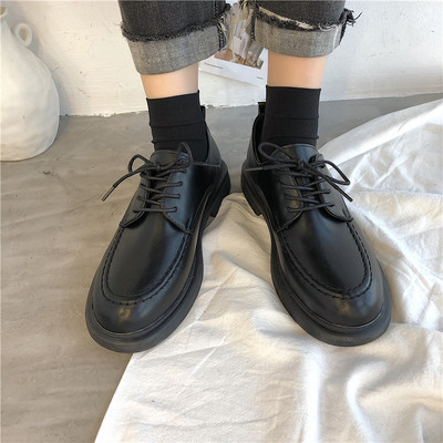 Klasszikus női bőr fűzős cipő