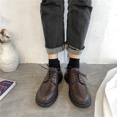 Klasszikus női bőr fűzős cipő