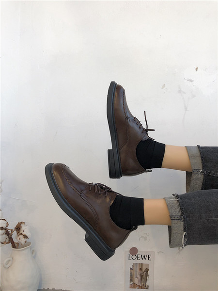 Klasszikus női bőr fűzős cipő