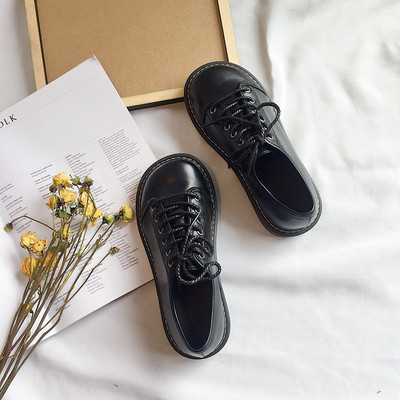 Női alkalmi bőr cipő fűzővel és lapos talppal