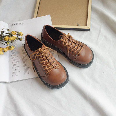 Női alkalmi bőr cipő fűzővel és lapos talppal