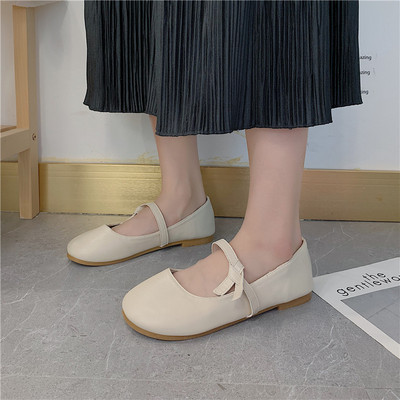 Alkalmi női bőrcipő lapos talppal és pántokkal