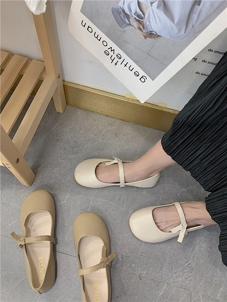 Alkalmi női bőrcipő lapos talppal és pántokkal