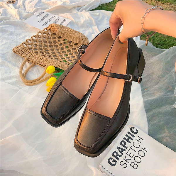 Női alkalmi cipő alacsony 5 cm-es sarokkal és pánttal