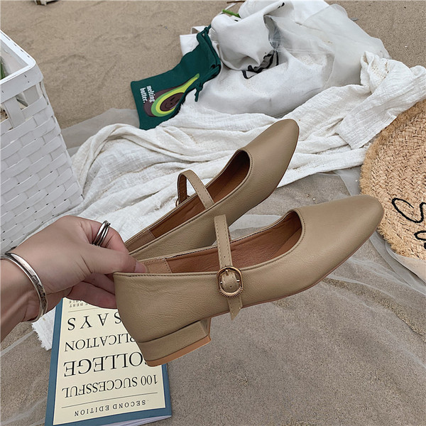 Női alkalmi cipő eko bőrből, pánttal és csattal