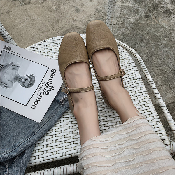 Női alkalmi cipő eko bőrből, pánttal és csattal