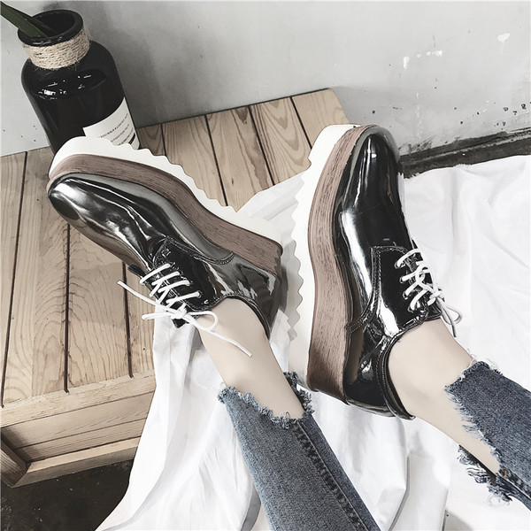 Női alkalmi cipő fűzős, magas talpú