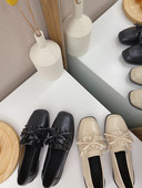 Női bőrcipő szalaggal - lapos talppal