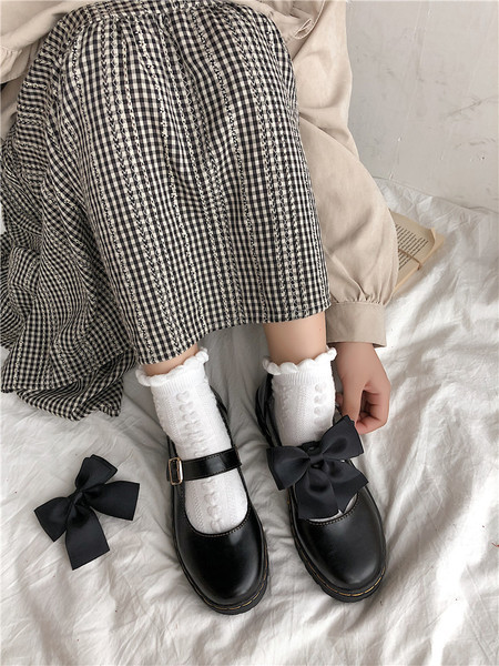 Női bőr cipő csattal fekete és barna színben