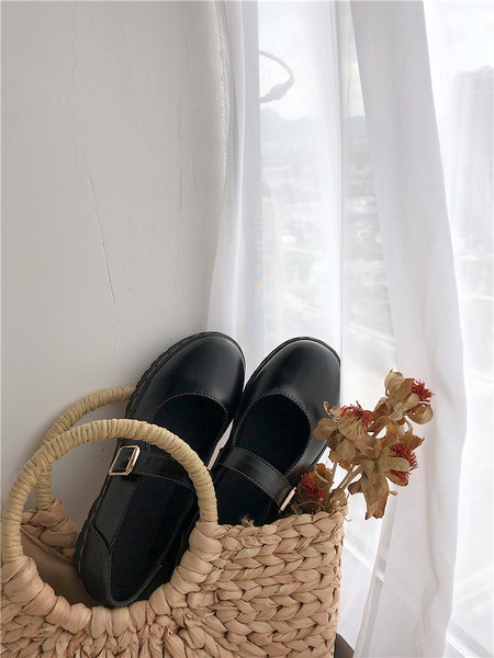 Női bőr cipő csattal fekete és barna színben