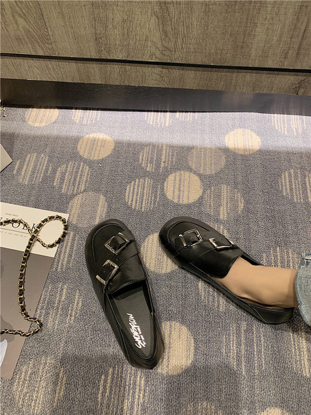 Női alkalmi cipő eko bőrből, fém csatokkal