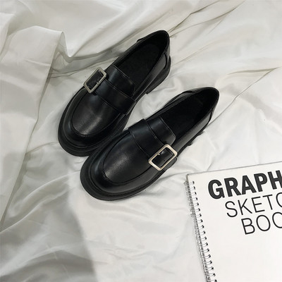 Női alkalmi bőrcipő fém csattal barna és fekete színben