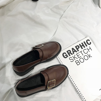 Női alkalmi bőrcipő fém csattal barna és fekete színben