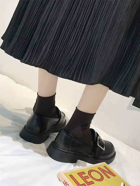 Női alkalmi bőrcipő fém csattal barna és fekete színben