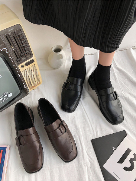 Γυναικεία έκο δερμάτινα παπούτσια με αγκράφα