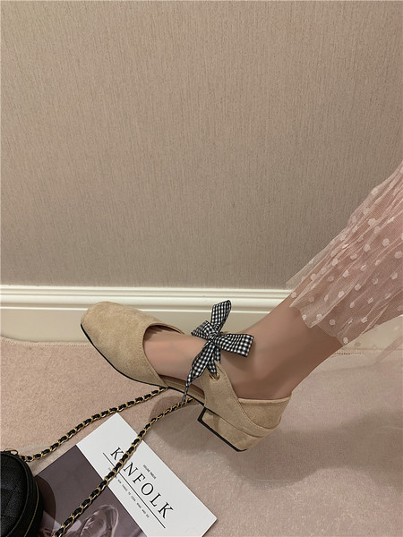 Női alkalmi cipő vastag sarkú szalaggal