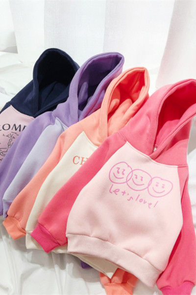 Sport gyerek pulóver kapucnival és különféle alkalmazásokkal