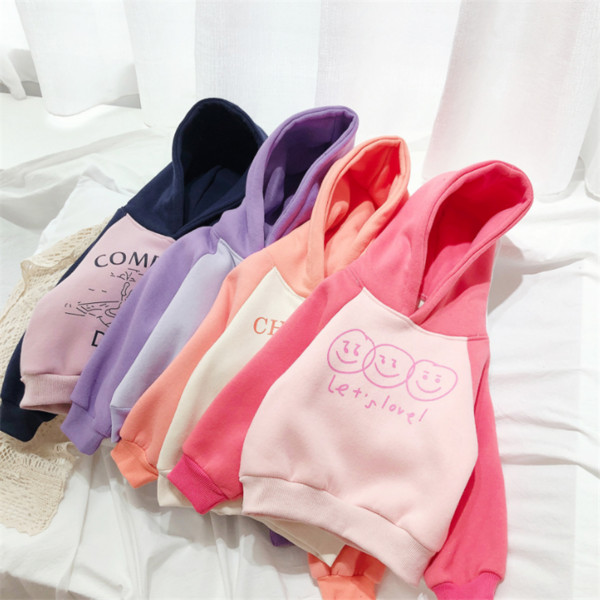 Sport gyerek pulóver kapucnival és különféle alkalmazásokkal