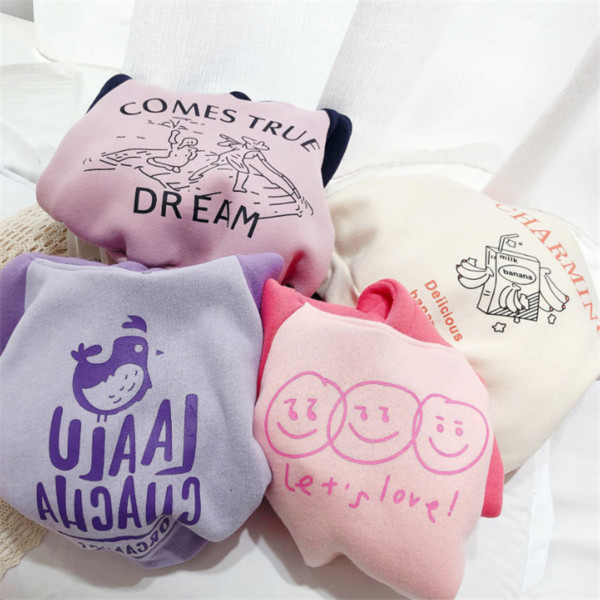 Sport gyerek pulóver kapucnival és különféle alkalmazásokkal