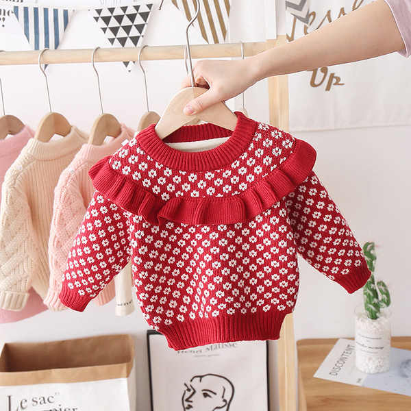 Új modell gyerekpulóver fürtökkel és ovális nyakkivágással