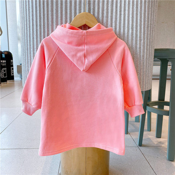 Gyermek pulóver közepes hosszúságú és színes felvitellel