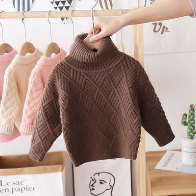 Alkalmi téli pulóver magas gallérral lányoknak