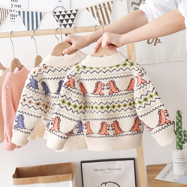 Új modell gyerekpulóver ovális nyakkivágással és színes mintával, lányoknak megfelelő