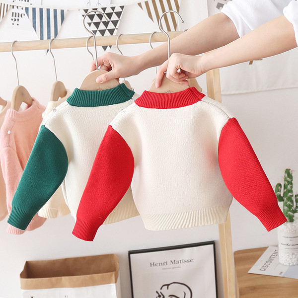 Alkalmi gyerekpulóver karácsonyi motívummal és ovális nyakkivágással