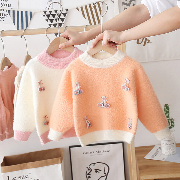 Gyermek pulóver 3D elemmel és ovális nyakkivágással, három színben