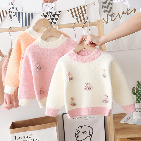 Gyermek pulóver 3D elemmel és ovális nyakkivágással, három színben