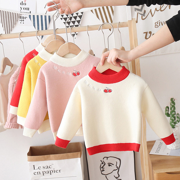 Παιδικό πουλόβερ με κέντημα και οβάλ ντεκολτέ