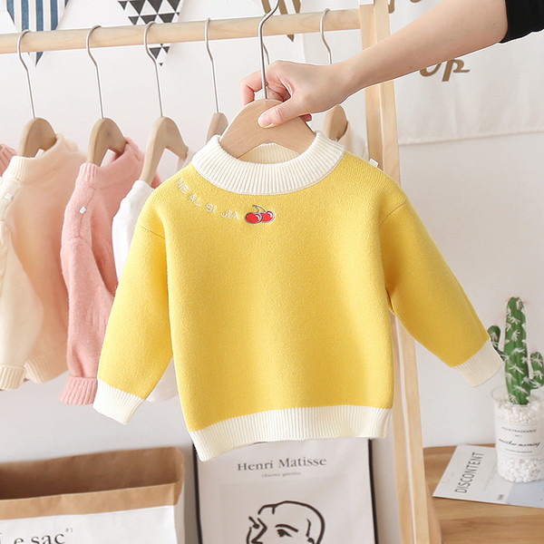 Παιδικό πουλόβερ με κέντημα και οβάλ ντεκολτέ