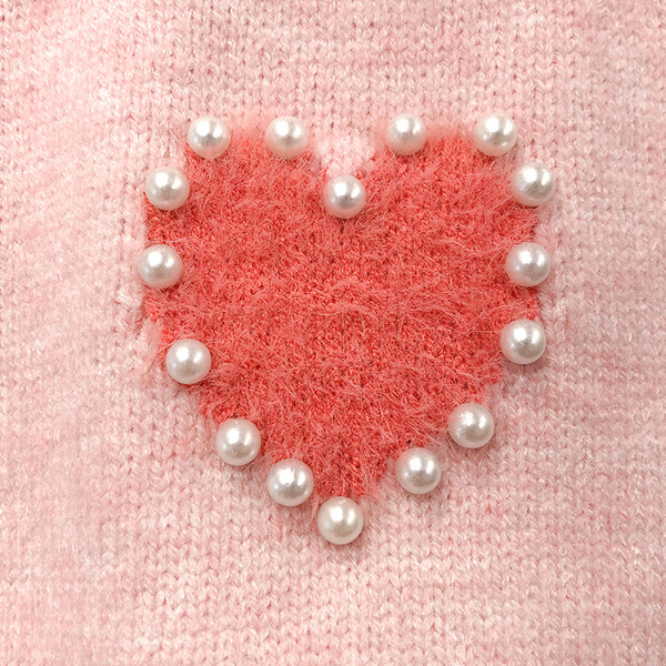 Kötött gyerek pulóver szívecskékkel és gyöngyökkel