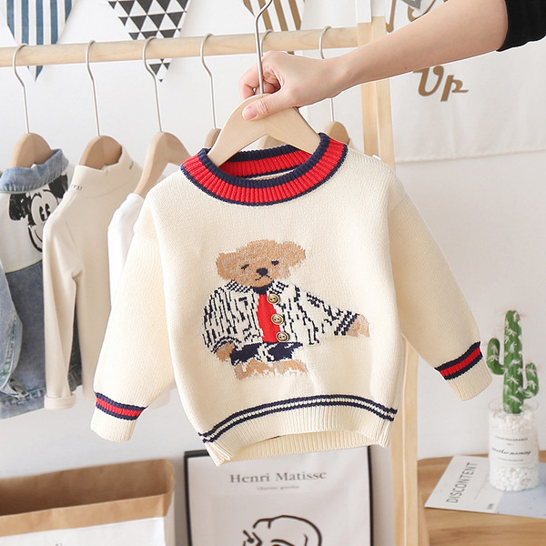 Alkalmi gyerekpulóver színes hímzéssel és ovális nyakkivágással