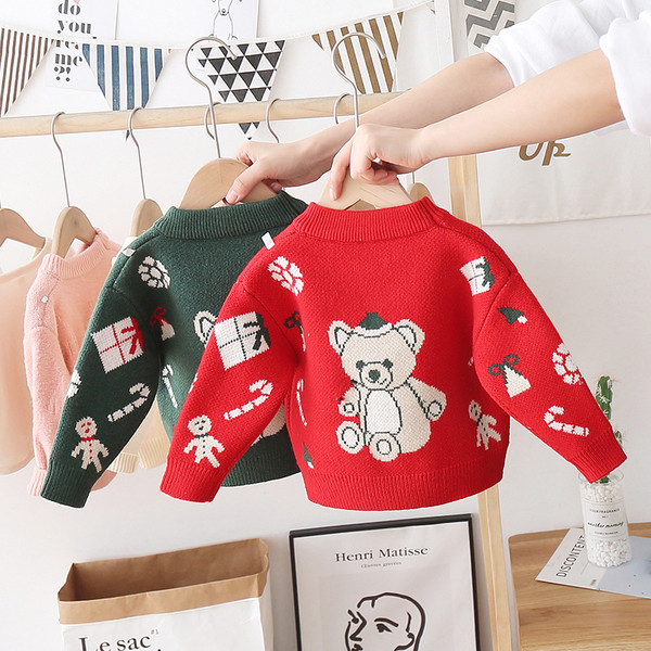 Pulover copii tricotat pentru fete cu motive de Craciun si decolteu oval