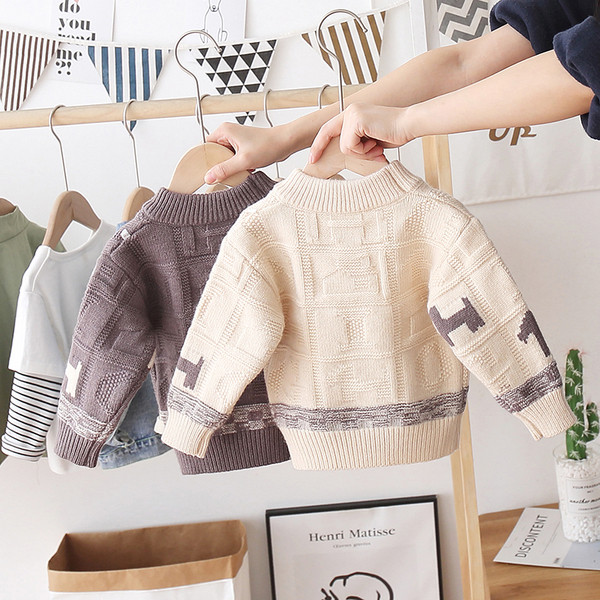 Kötött gyerek pulóver ovális nyakkivágással, alkalmas lányoknak és fiúknak