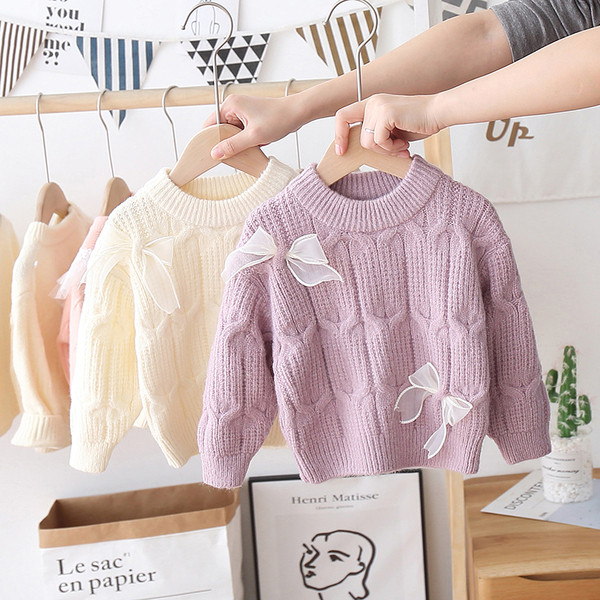 Gyermek téli pulóver szalaggal és ovális nyakkivágással, alkalmas lányoknak