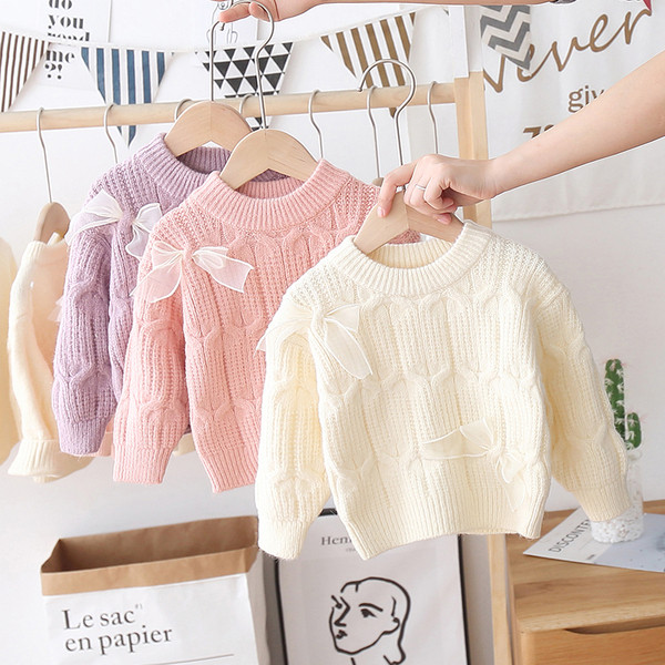 Gyermek téli pulóver szalaggal és ovális nyakkivágással, alkalmas lányoknak