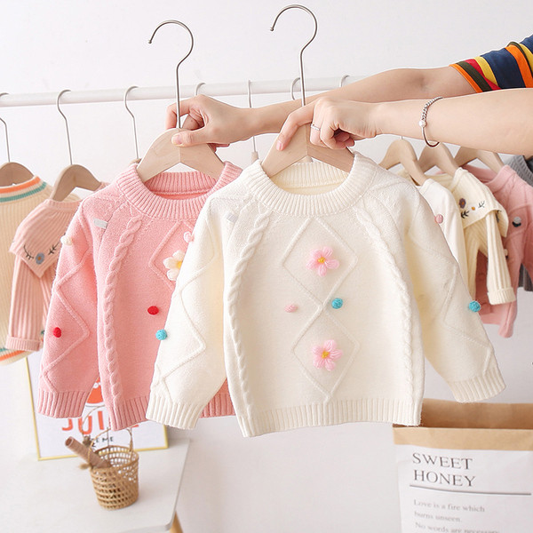 Modern gyerek pulóver lányoknak ovális nyakkivágással és 3D elemekkel