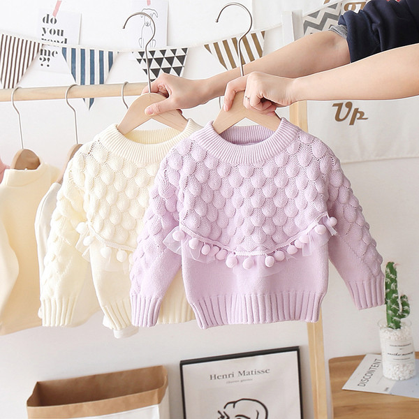 Παιδικό μοντέρνο πουλόβερ με οβάλ ντεκολτέ και φούντες