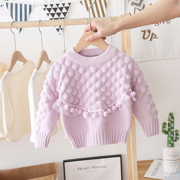 Παιδικό μοντέρνο πουλόβερ με οβάλ ντεκολτέ και φούντες