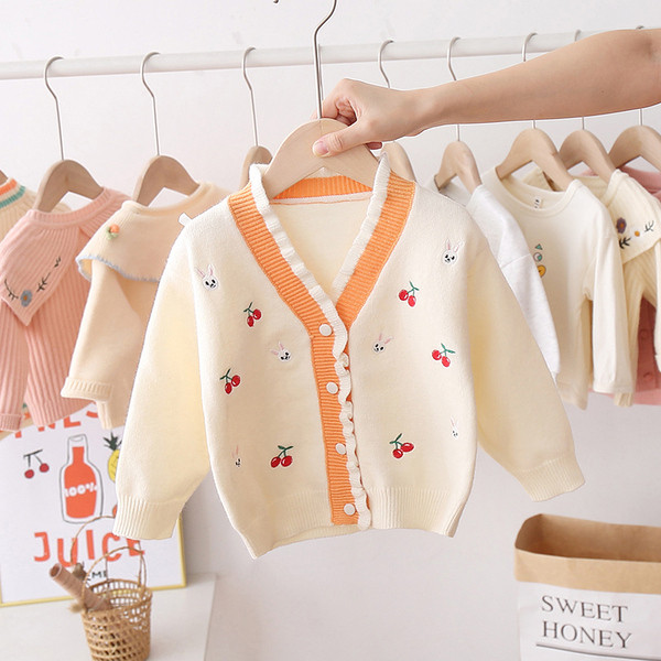 Aktuális gyerekmellény lányoknak V-alakú gallérral és hímzéssel