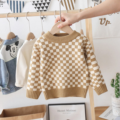 Παιδικό μοντέρνο πουλόβερ με οβάλ λαιμόκοψη σε μαύρο και καφέ