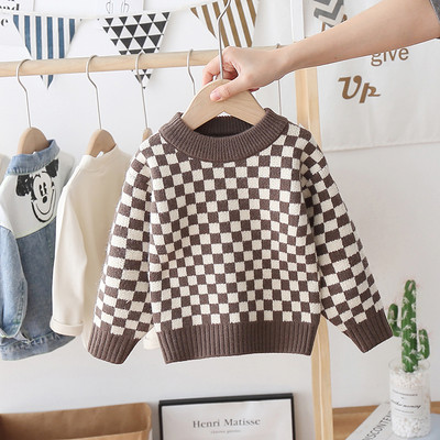 Παιδικό μοντέρνο πουλόβερ με οβάλ λαιμόκοψη σε μαύρο και καφέ