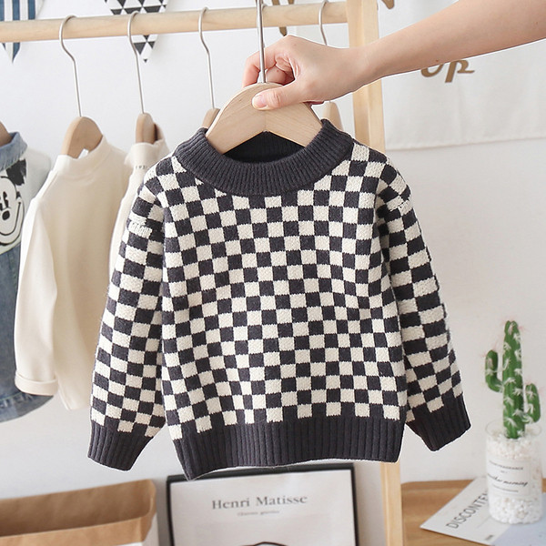 Παιδικό μοντέρνο πουλόβερ με οβάλ λαιμόκοψη σε μαύρο και καφέ